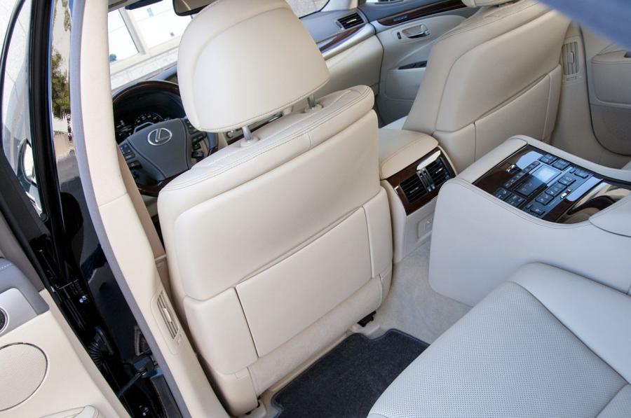  Lexus LS460 2013 года  (фото 14 из 111)